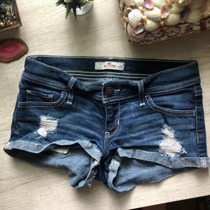 american eagle mid waisted ripped jean shorts⚡️🍒